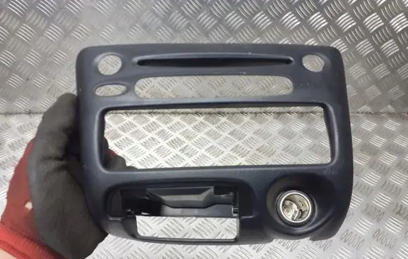 Toyota Yaris Verso Dashboard center trim panel 86220-52020