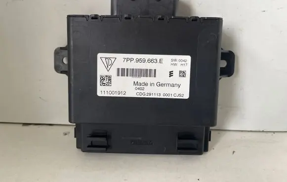Volkswagen Touareg II Voltage converter/converter module 7PP959663E