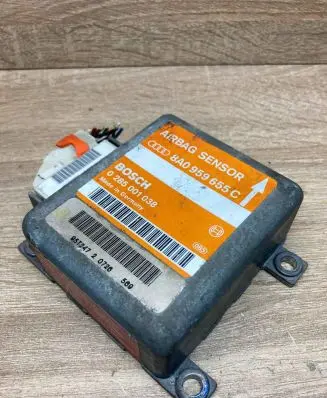 Audi A4 S4 B5 8D Airbag control unit/module 8A0959655C 0285001038 WithPlugUsed
