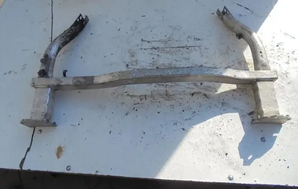 Peugeot 407 Engine mount bracket