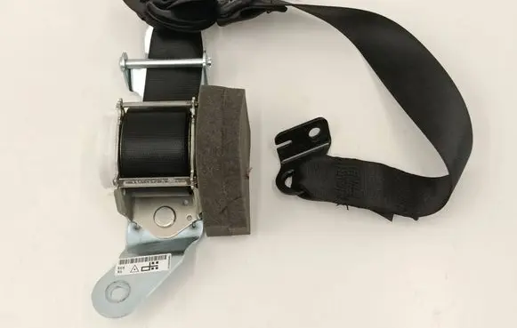 BMW 2 F46 Rear seatbelt 7332235 S3733223508Q
