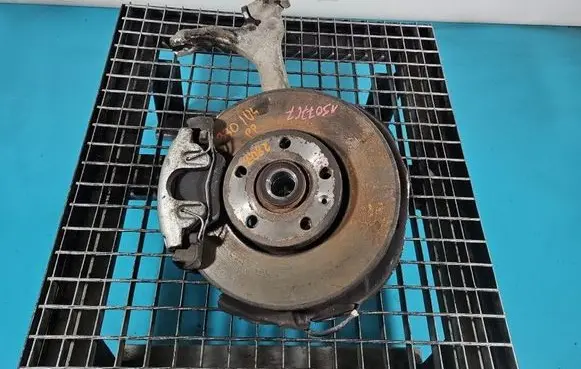 Front wheel hub spindle knuckle