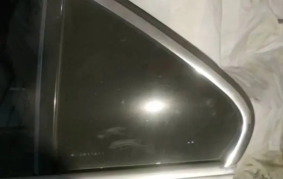 Peugeot 607 Rear vent window glass 