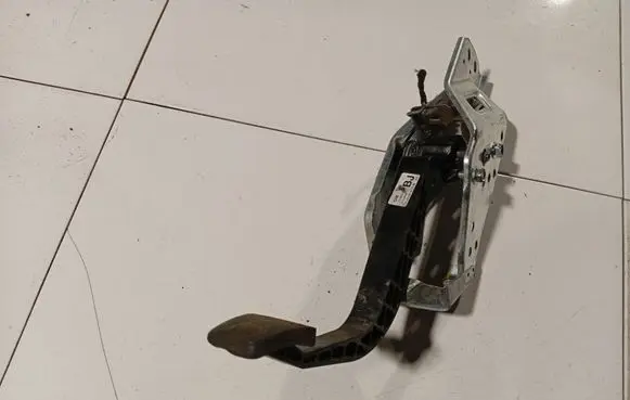 Opel Zafira B Brake pedal 13192503