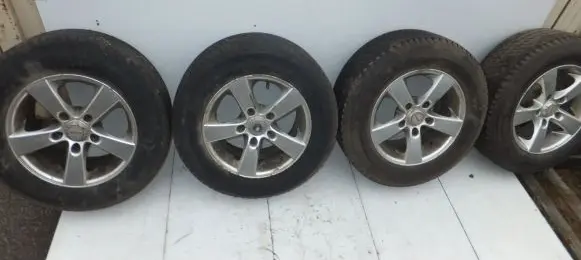 Toyota Land Cruiser (J100) R18 alloy rim 