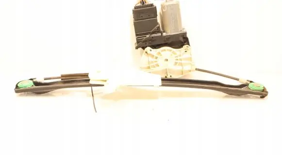Rear window lifting mechanism without motor
