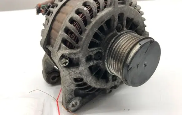 Nissan Juke I F15 Generator/alternator 231003VDIA