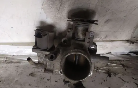 Mazda 323 Throttle body valve 