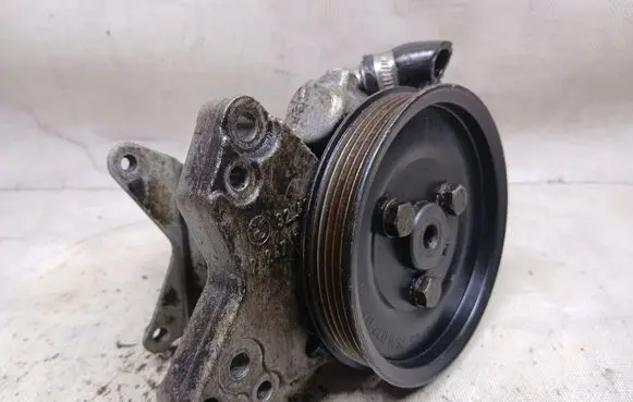 BMW 3 E46 Power steering pump 2249949