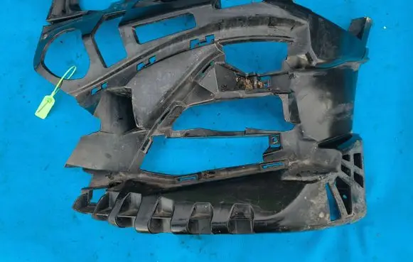BMW 2 F45 Front bumper mounting bracket 8073907