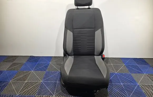 Toyota Auris E180 Front passenger seat 