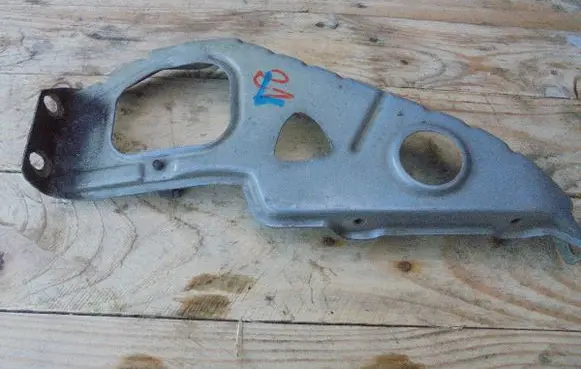 Maserati Quattroporte Headlight/headlamp mounting bracket