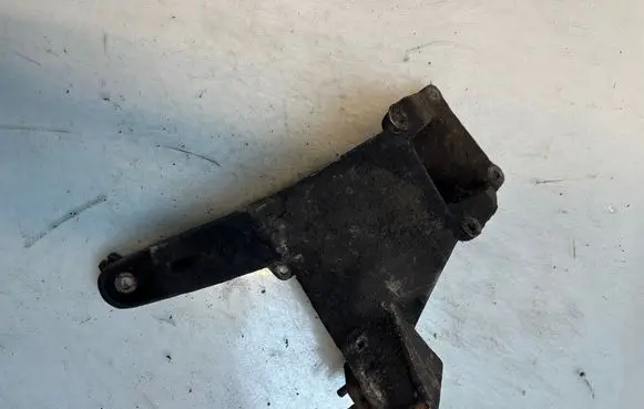 Volkswagen Transporter - Caravelle T3 Engine mounting bracket 231123
