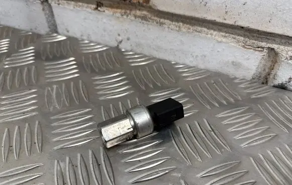 Air conditioning (A/C) pressure sensor
