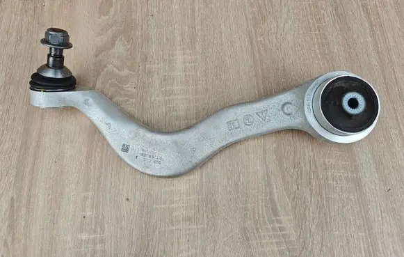 Front lower control arm/wishbone