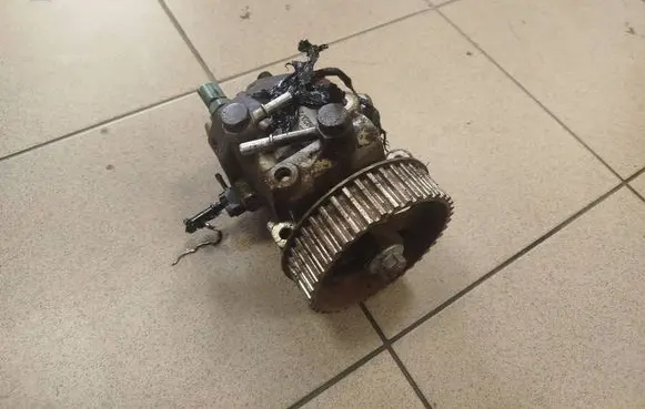 Nissan NV200 Fuel injection high pressure pump 167003608R H8201121521 28237090