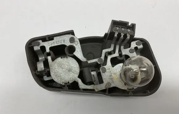 BMW 3 E46 Tail light bulb cover holder 230570R D21M 32CP