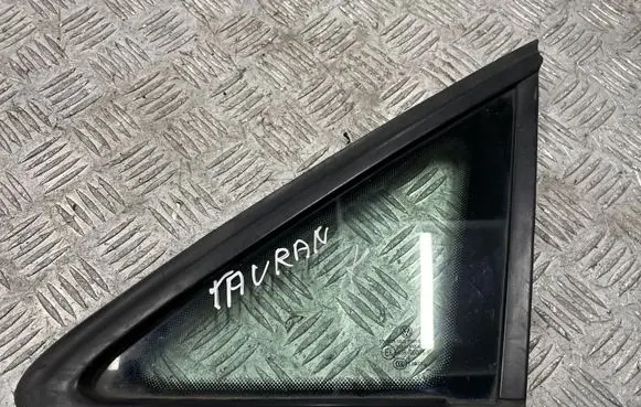 Volkswagen Touran II Front triangle window/glass 