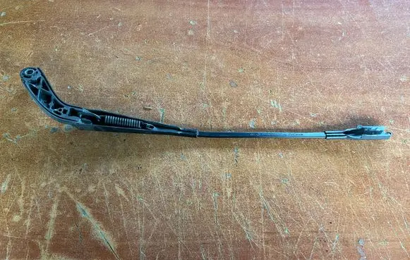 Mercedes-Benz B W245 Front wiper blade arm A1698200240