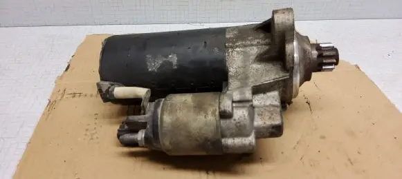 Volkswagen Caddy Starter motor 100683132
