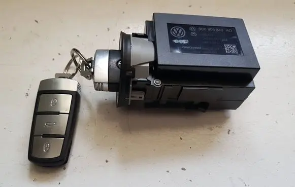 Volkswagen PASSAT B7 Ignition lock 3C0905843AD 33303601 1484Q02S