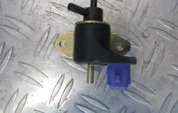 Ford Mondeo MK I Turbo solenoid valve 93BW19496 AB9939