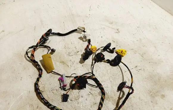 Skoda Octavia Mk2 (1Z) Front door wiring loom 1Z0121G