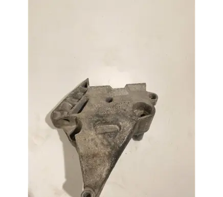 Volkswagen Golf V Engine mounting bracket 03G199207A