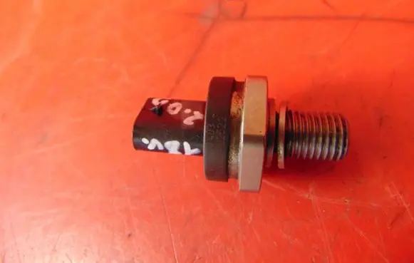 BMW 2 F46 Fuel pressure regulator 0261230403