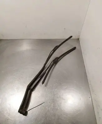 Hyundai Santa Fe Front wiper blade arm