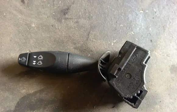 Ford Focus Wiper control stalk 98AG17A553CC