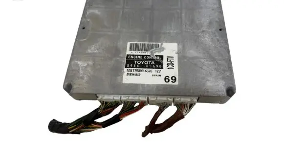 Toyota Avensis T250 Engine control unit/module 8966105690 1758006326 MB1758006326