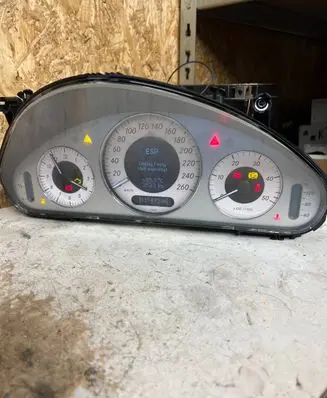 Mercedes-Benz E W211 Speedometer (instrument cluster) A2115400547 110080284017