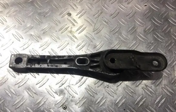 Volkswagen PASSAT B6 Engine mount bracket 3c0199855