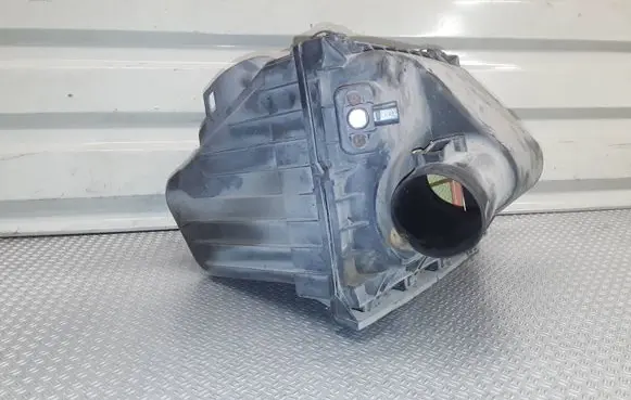 Dodge Nitro Air filter box 