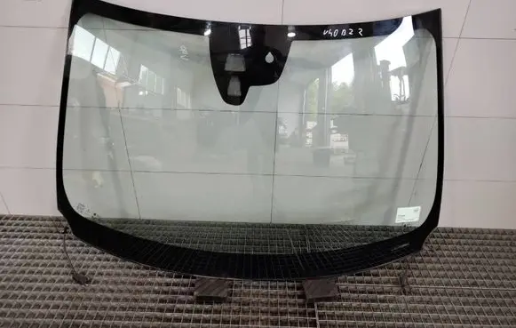 Volvo V40 Cross country Front windscreen/windshield window 