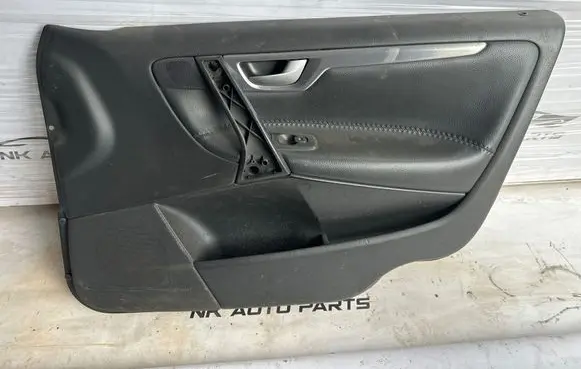 Volvo XC70 Front door card panel trim 39990680