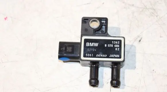 BMW 5 F10 F11 Exhaust gas pressure sensor 8570686