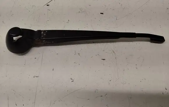 Volkswagen PASSAT B5 Rear wiper blade arm 3B9955707A