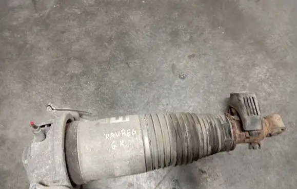 Volkswagen Touareg I Rear shock absorber/damper 7L6512021AG 168ATE042AB90U