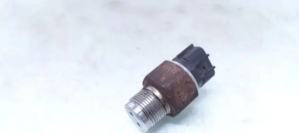 Toyota Avensis T250 Fuel pressure regulator 