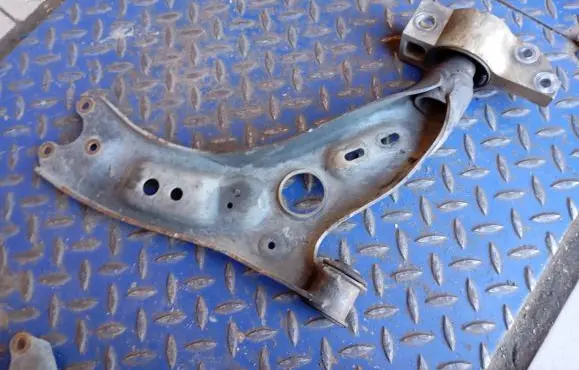 Volkswagen Caddy Front lower control arm/wishbone