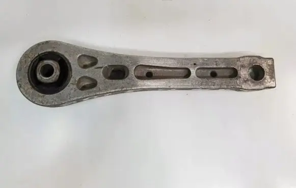 Volkswagen Golf V Engine mount bracket