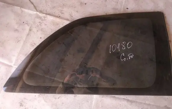 Toyota Yaris Rear side window as2