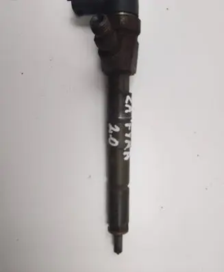 Opel Zafira C Fuel injector 55577668