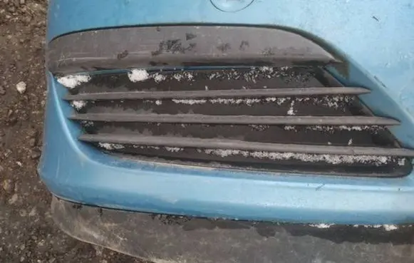 Opel Astra H Front bumper lower grill