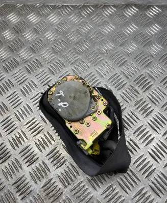 Toyota Picnic Middle seatbelt (rear) e40427188