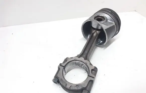 Nissan Primera Piston with connecting rod