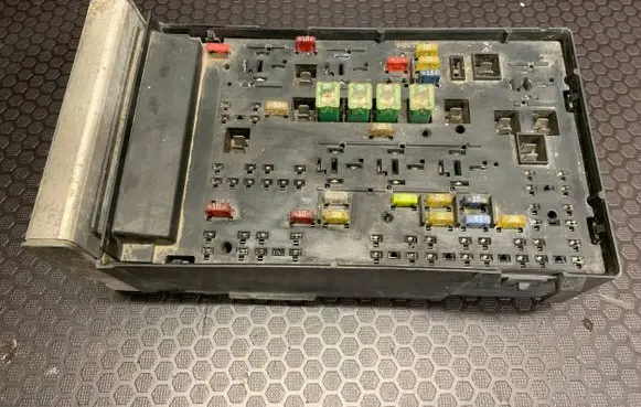 Chrysler Voyager Fuse box set 04869204AL B07001RG 23417D