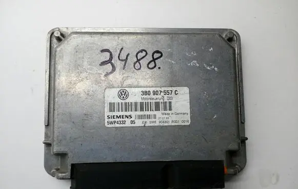 Volkswagen PASSAT B5 Engine control unit/module 3B0907557C